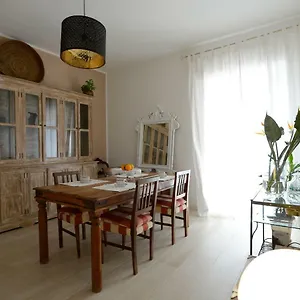  Bed and breakfast 82